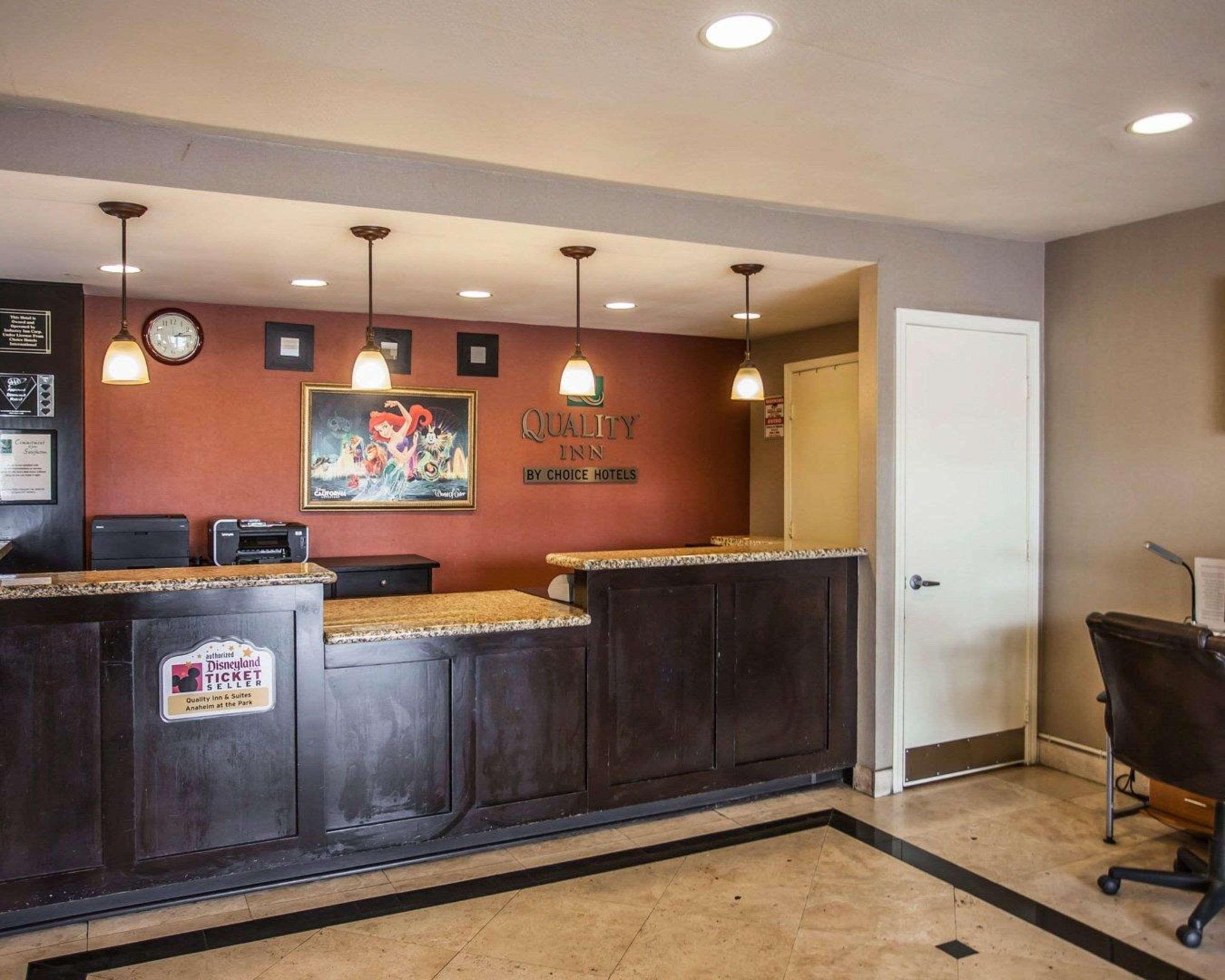 Quality Inn & Suites Anaheim At The Park Екстериор снимка