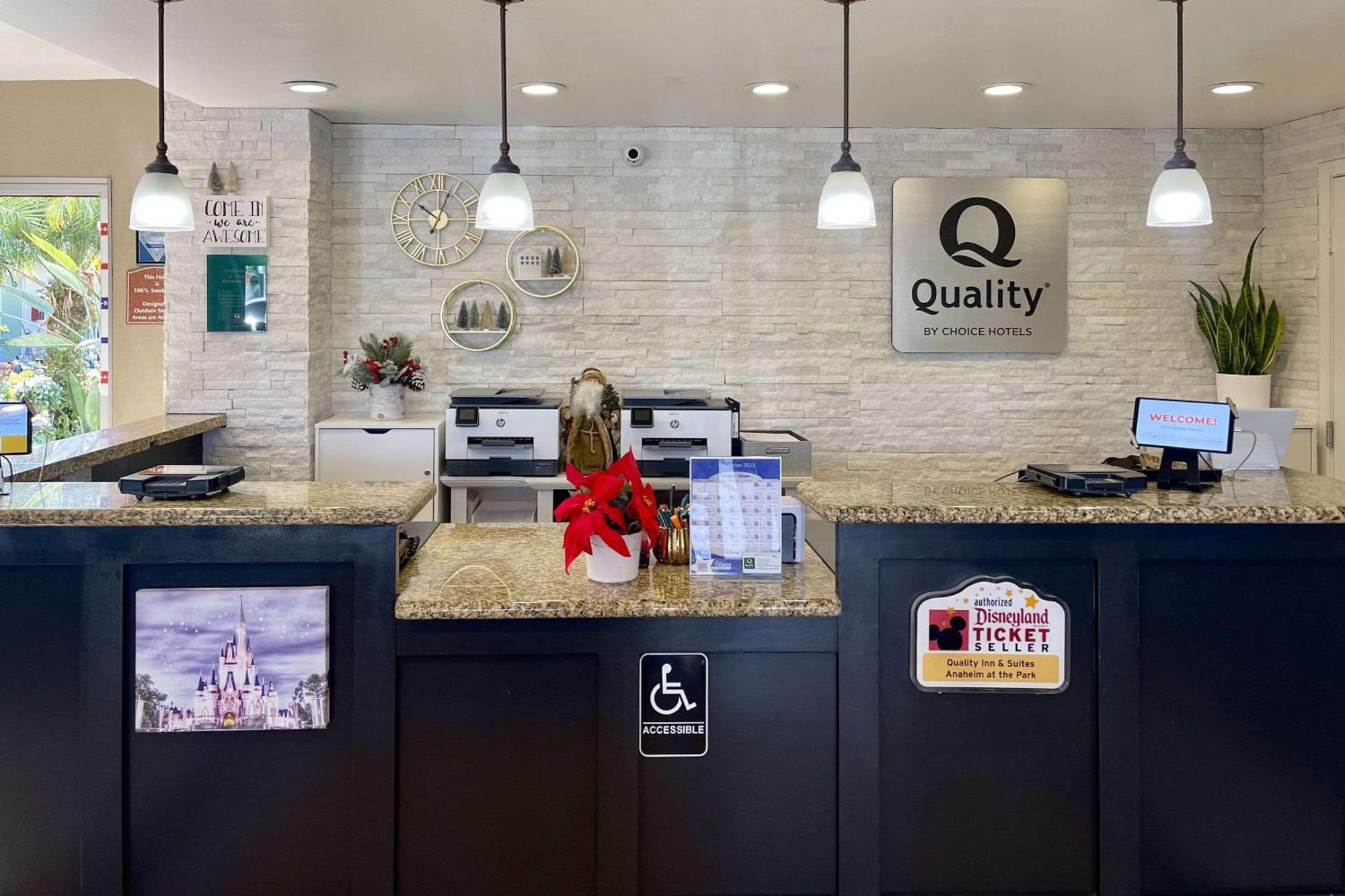 Quality Inn & Suites Anaheim At The Park Екстериор снимка