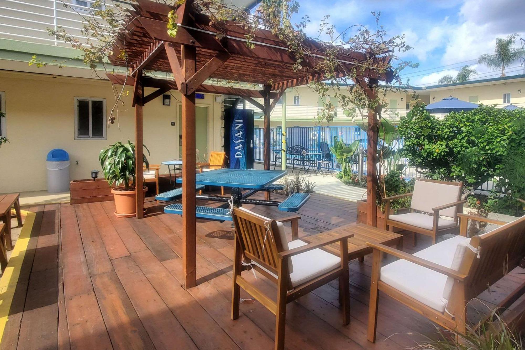 Quality Inn & Suites Anaheim At The Park Екстериор снимка