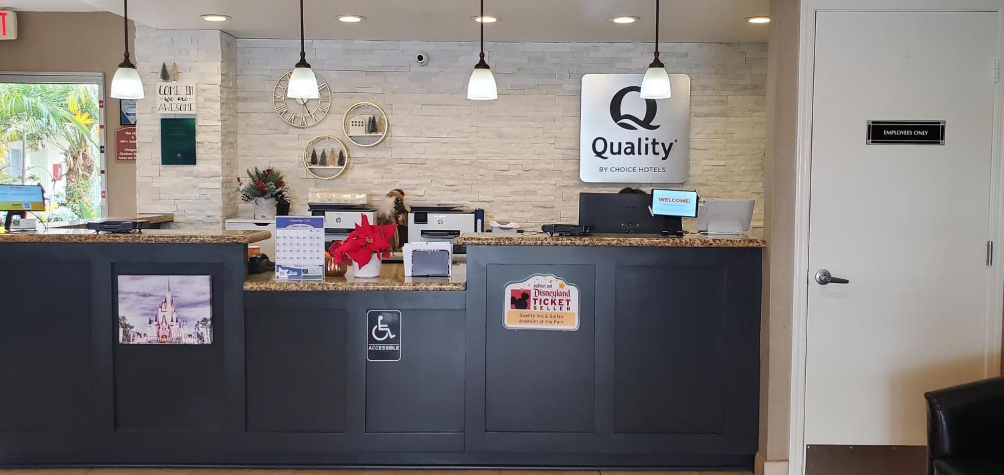 Quality Inn & Suites Anaheim At The Park Екстериор снимка